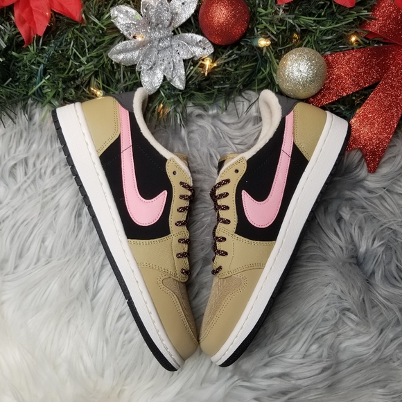 Womens Air Jordan 1 Retro Low OG - Picture 3 of 6